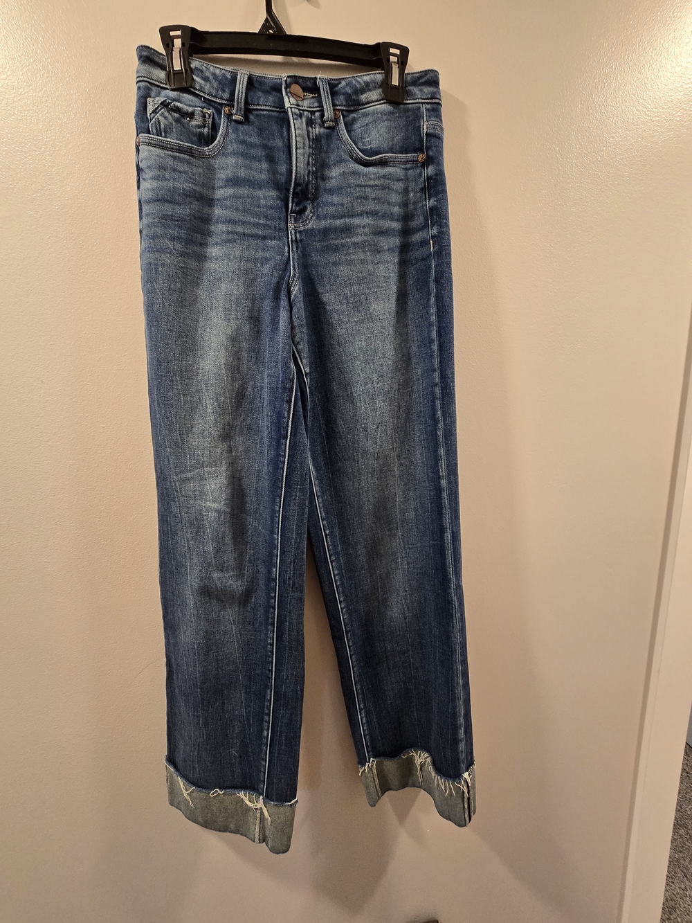 Buckle Blue Washed Cropped Straight Jeans